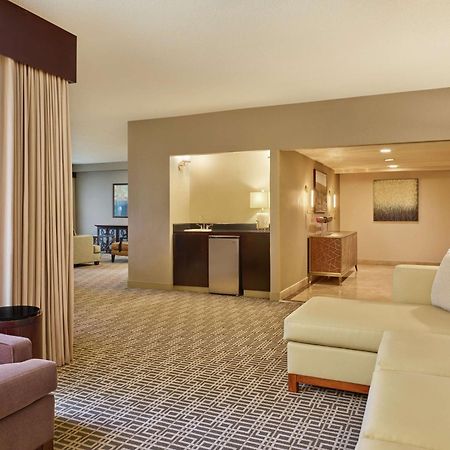 Готель Doubletree By Hilton Houston Intercontinental Airport Екстер'єр фото