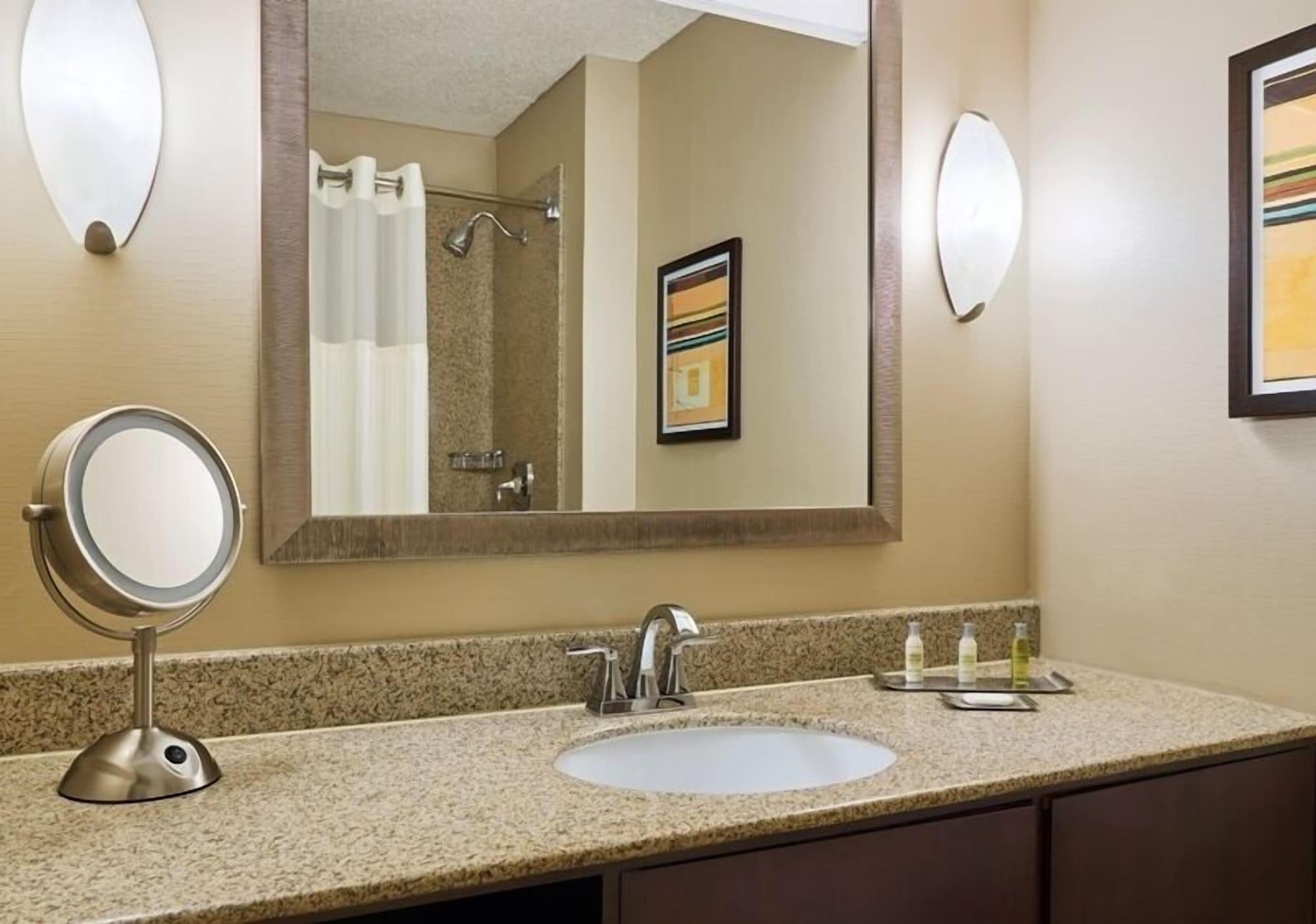 Готель Doubletree By Hilton Houston Intercontinental Airport Екстер'єр фото
