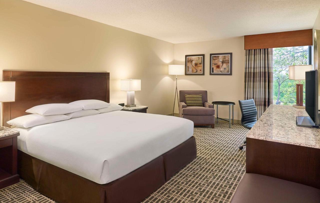 Готель Doubletree By Hilton Houston Intercontinental Airport Екстер'єр фото